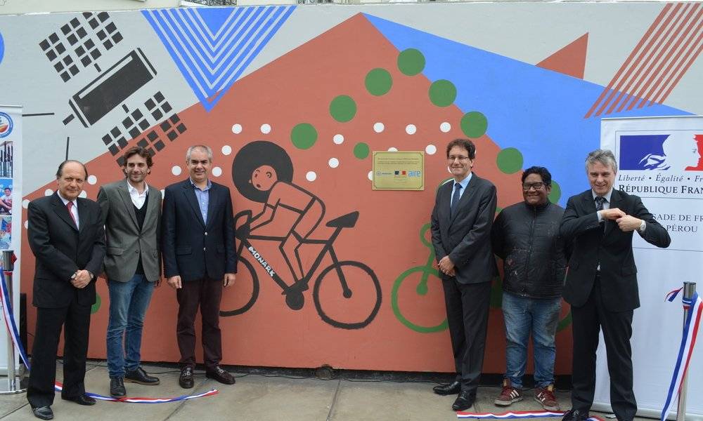 Slideshow - Ambassade de France à Lima : fresque écologique (...)