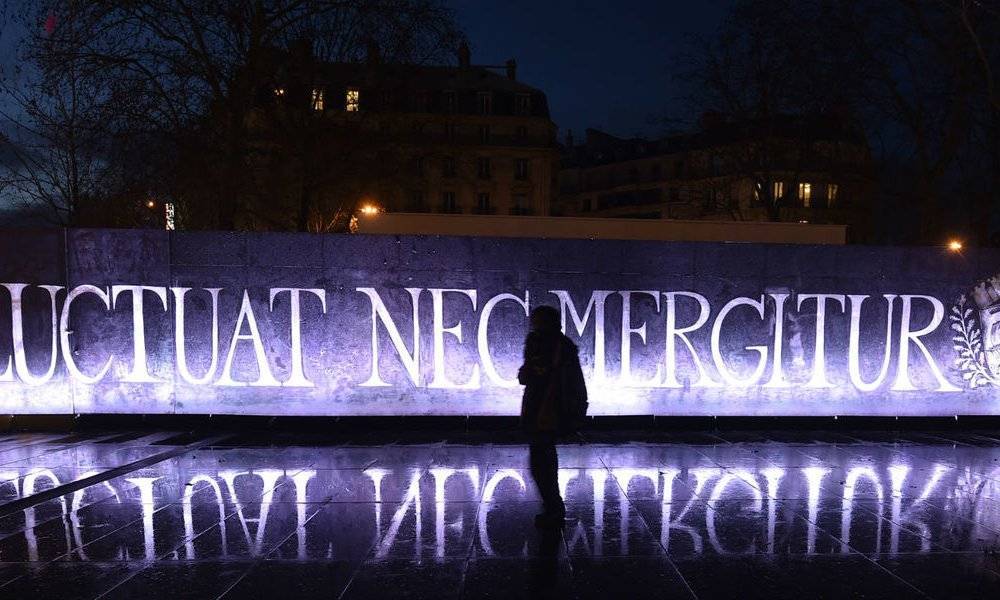 Slideshow - Devise de Paris en hommage aux victimes des (...)